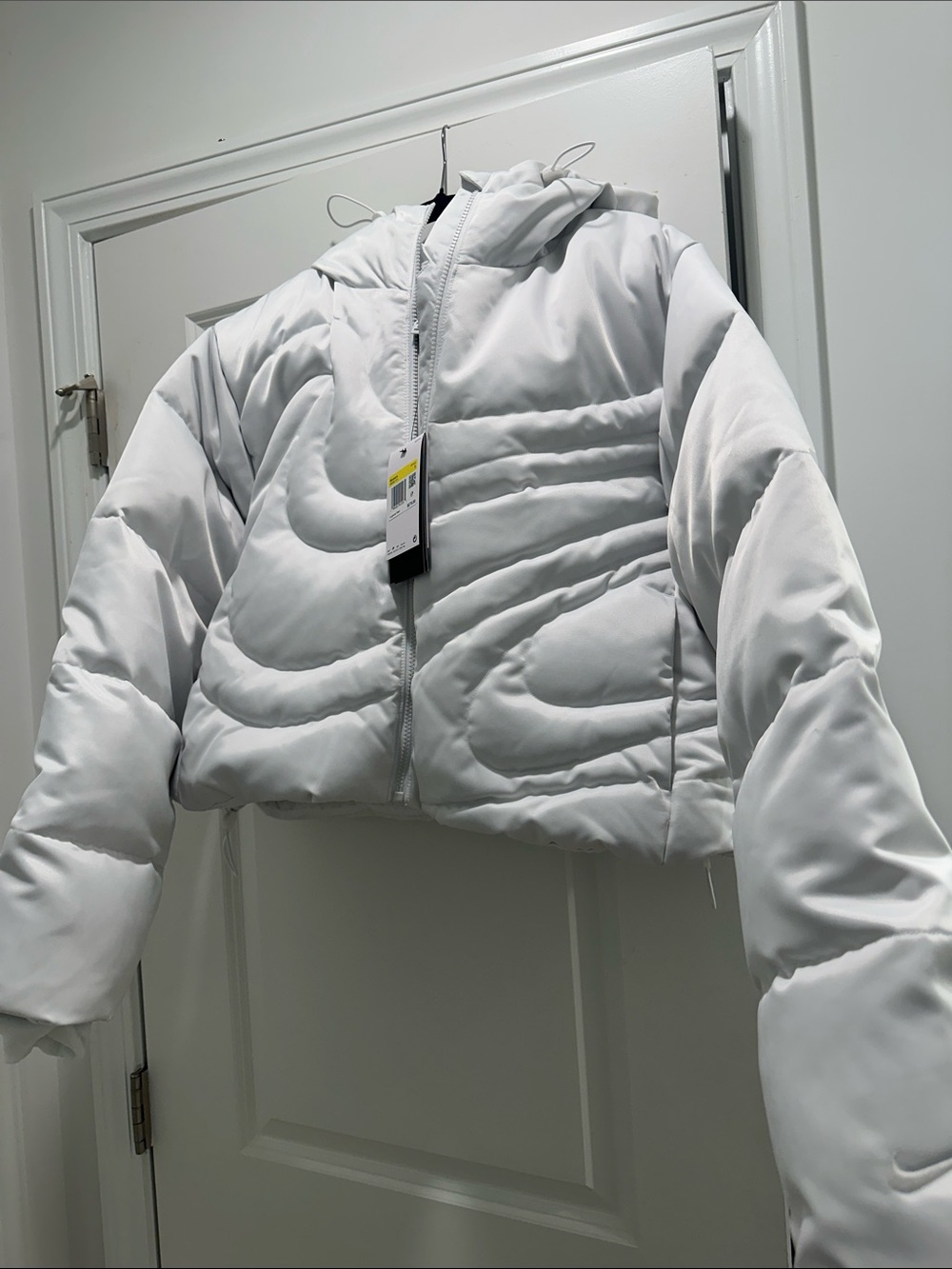 Beautiful Nike White Cropped Quilted Puffer Jacket with Hood
